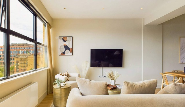 Incredible St Pancras Apartment with Balcony