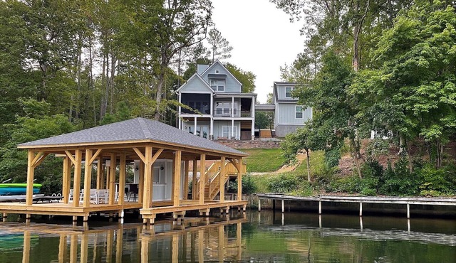 💥Incredible Sunset Views💥New Build💥Large Boathouse!💥Kayaks & More Included!