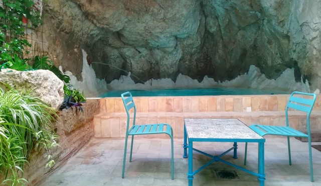 Incredible swimming pool. Ideal for large groups in the historic center of Villena.