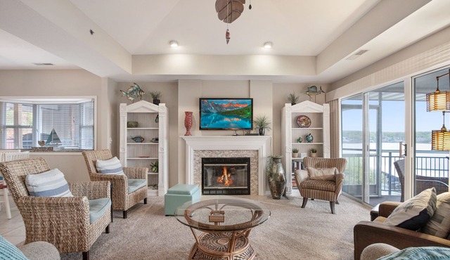 Incredible View from this 3-Suite Palisades Lux Condo Screened-Deck, Next2 Pool!