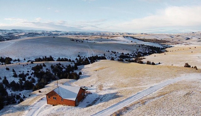 INCREDIBLE VIEWS + FAST WIFI, 10 private acres