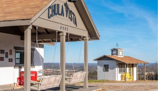 Incredible Views! Historic Branson Home, two Porch Swings
