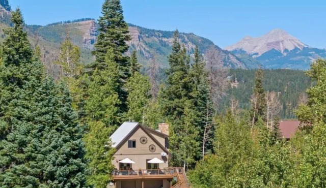 Incredible Views, Large Deck, Wood Burning Fireplace! Havland Lake 3bed/3bath