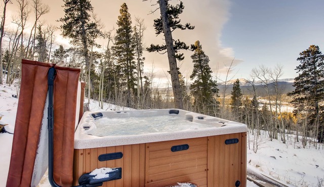 Incredible Views, Luxury Home w/Hot Tub, Fireplace, Pool Table - The Timbers at Glacier Ridge
