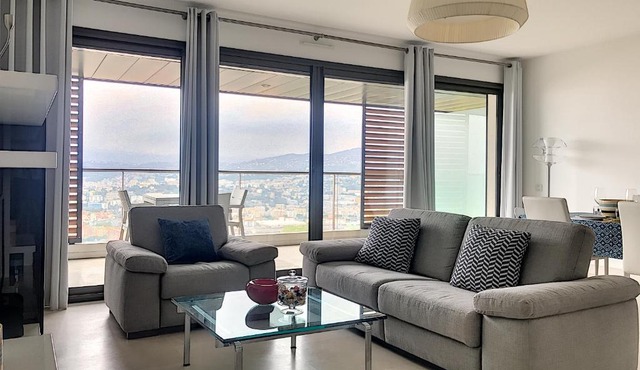 Incredible views of Nice in a calm luxury complex & big park