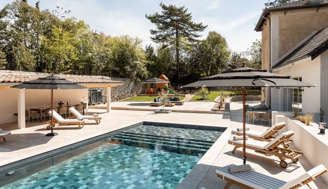 Incredible villa with heated pool and private access to the Ardèche