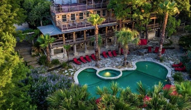 Incredible Villa with Swimming Pool Nestled Amidst Trees in Chilton, Texas