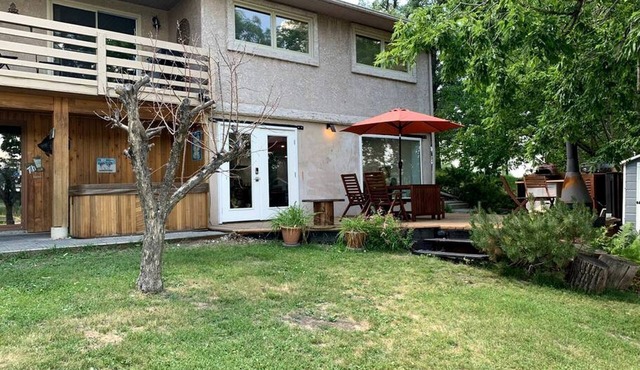 Incredible Waterfront Cottage with Hot-tub, Barbecue and Fire Pit in Portage la Prairie, Manitoba