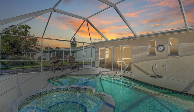 Incredible Whole Condo with Heated Pool Next to Venice Island/Beach