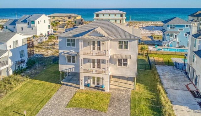 Incredibly Gorgeous Gulf View Home w/Pool; Spacious kitchen. Pets Welcome.