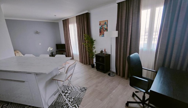 Incroyable T2 La Défense - Parking gratuit