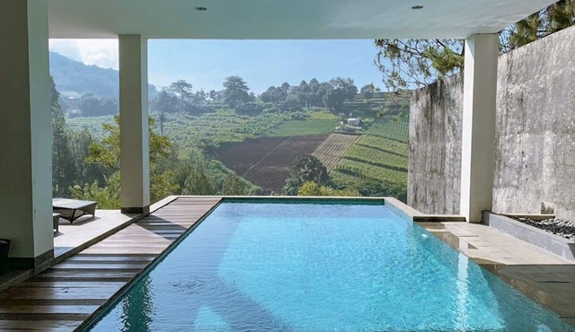 Indah 1 Golf Villa 4 bedroom with a private pool