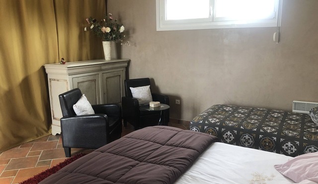 Independent studio in property with horses and nearby hiking trails