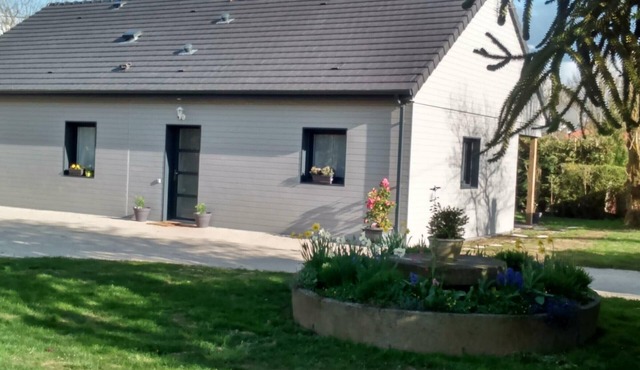 Independent ecogite for 8 near forest, terrace, pets allowed