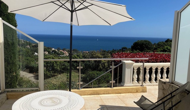 independant flat -fantastic view over the sea-air conditioned-