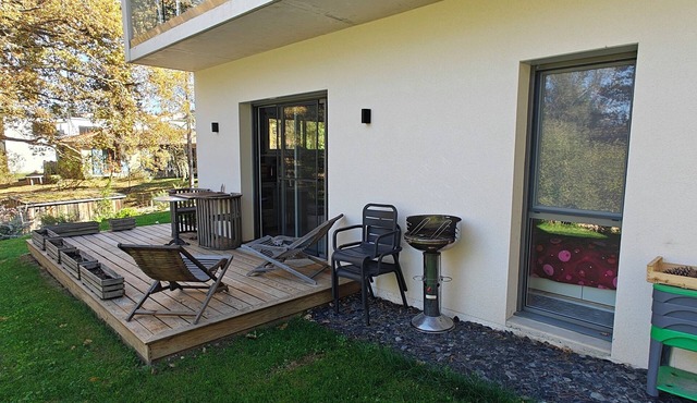 Independant guesthouse in design villa with swimmingpool, close to Bordeaux