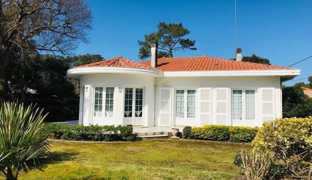 independant storey villa 400 m of ocean