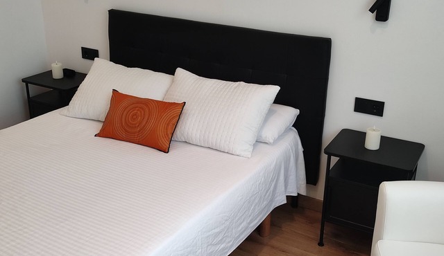 Independent lodging with exit to the garden. Close to airport, subway and train.