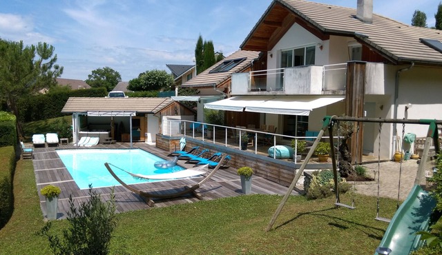 INDEPENDENT 1APARTMENT IN A VILLA WITH A LAKE VIEW , SPA SAUNA HEATED POOL