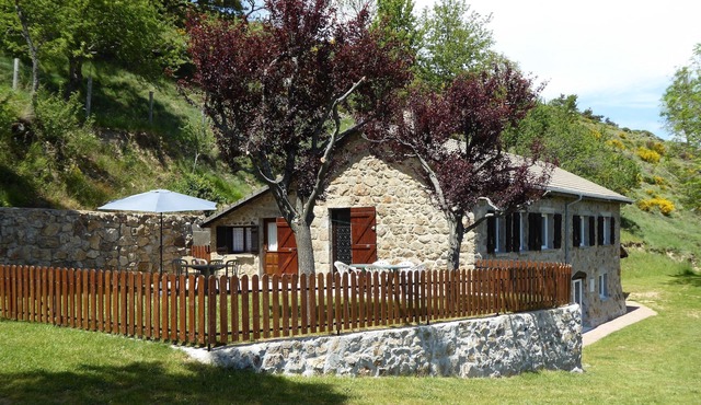 Independent, very comfortable quiet house near lake and forest