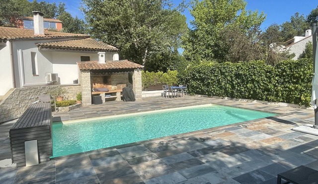 Independent apartment in quiet villa with swimming pool near Aix en Provence