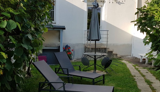 Independent lodging in the medieval city of La Charité sur Loire 100m from the Loire