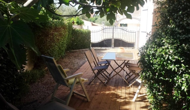 Independent studio with air conditioning + garden and shaded terrace + parking