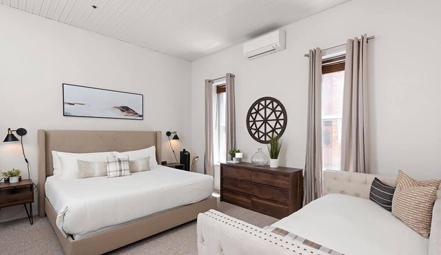 Independence Square 211 | Chic Hotel Room with Mountain Views, A/C, & Rooftop Hot Tub