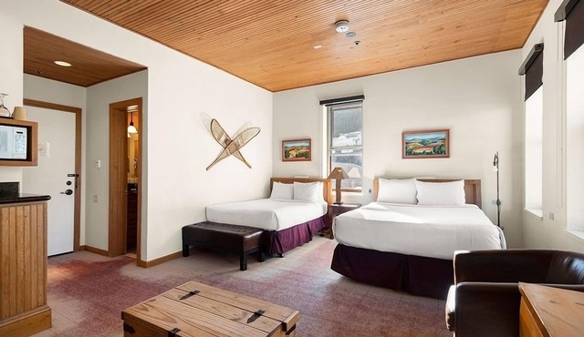 Independence Square Unit 313 | Downtown Hotel Room in Aspen with Rooftop Hot Tub