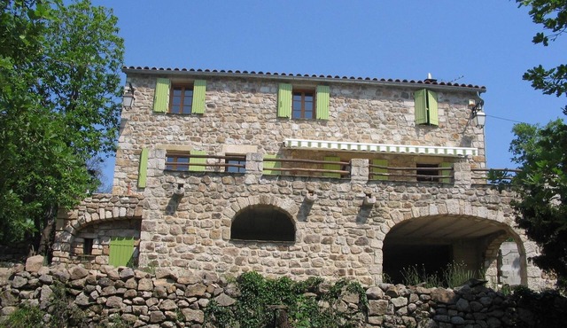 Independent 4* gîte, quiet comfort, swimming pool and pétanque court. South Ardèche.