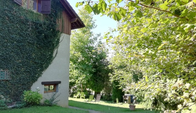 independent 68m2 apartment with large private garden