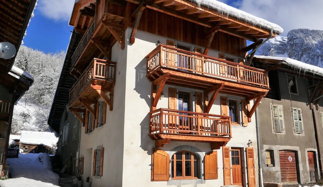 Independent apartment in a beautifully renovated old house in the village center