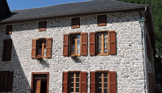 Independent apartment in house in beautiful stone