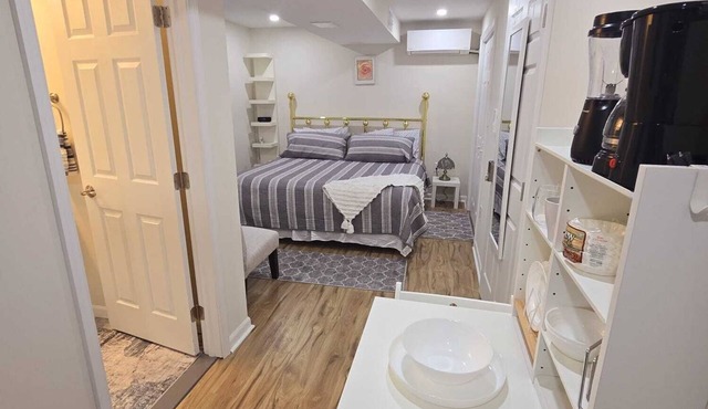Independent Basement Studio w Private Entrance