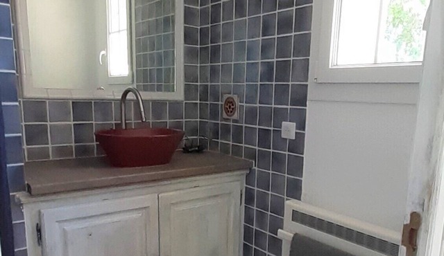 Independent bedroom in character house 1 km from the village of Aups