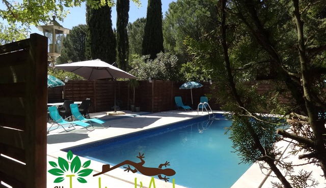 Independent bedroom, swimming pool, Park, Kitchen, Barbecue.