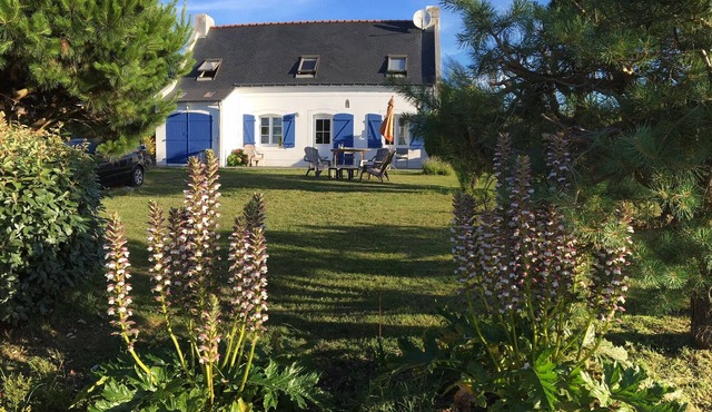 Independent Bellilois style house 2 to 8 people, near the sea.