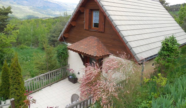 Independent chalet surrounded by nature