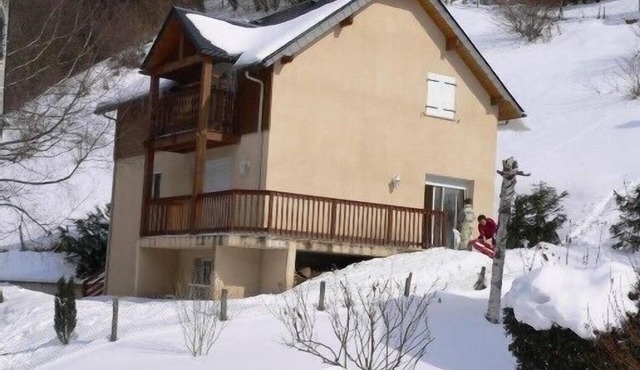 independent chalet cauterets, 10 people with free shuttle to the cable cars