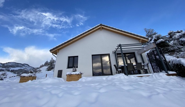 Independent chalet with exceptional panoramic views of the mountains