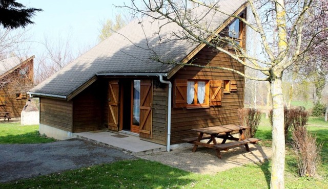 Independent chalets with garden and children's games