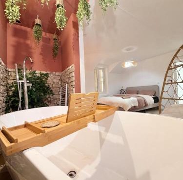 Independent Cocoon SUITE & Bath