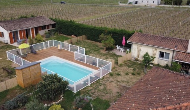 Independent cottage and pool in the heart of the vineyards