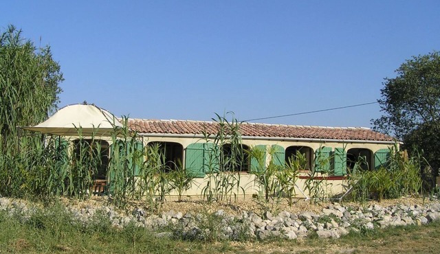 Independent Cottage 2 bedrooms, garden pool WIFI set in meadows & great views