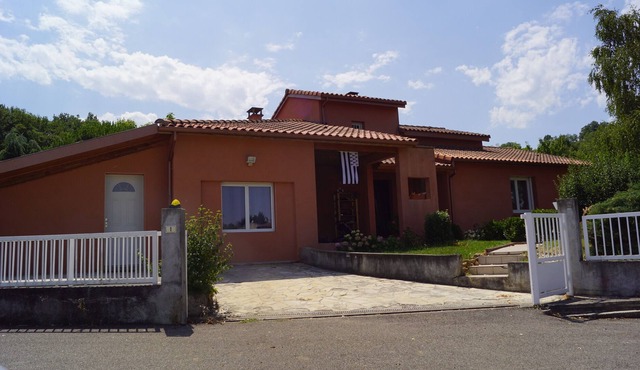 Independent dependence in Ségura