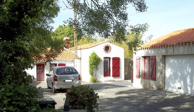 Independent equipped room in the countryside