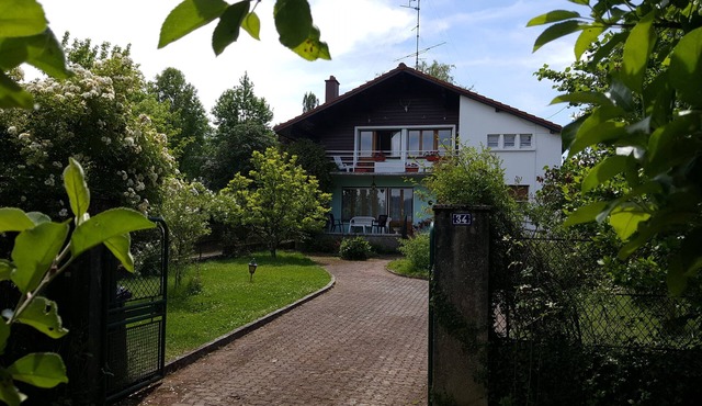 INDEPENDENT FAMILY HOUSE QUIET FENCED LAND 2500 M2