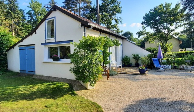 Independent Cottage in Leafy Park with Shared Terrace, Communal Garden & Wi-Fi
