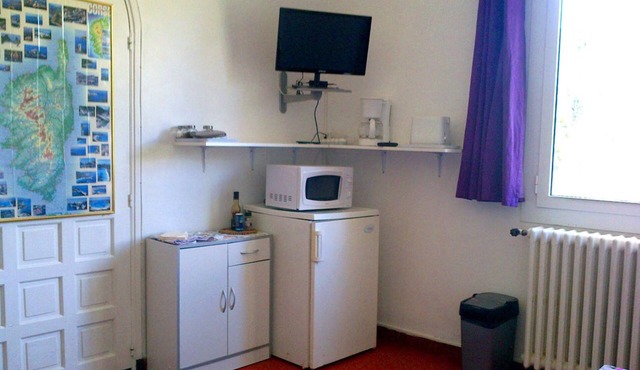 Independent furnished BEDROOM, linen and parking included 30km AJACCIO and BEACHES