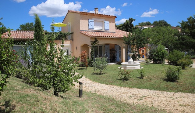 Independent GITE on the 1st floor with terrace and private access.